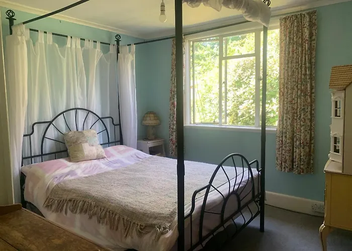 Top Cheap Hotels in Wool for a Budget-Friendly Stay