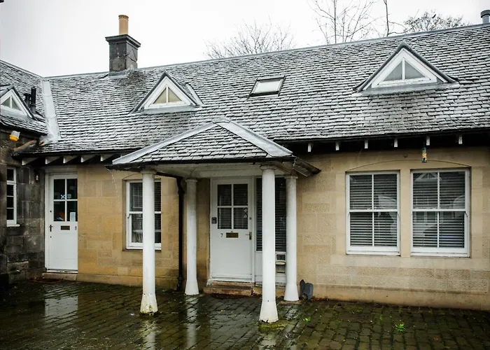 Top Hotels Around Inglewood House in Alloa