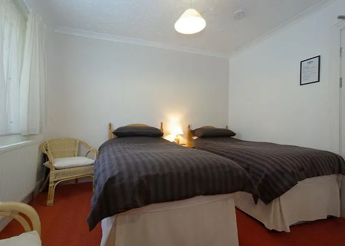 Best Hotels in Looe Harbour for Coastal Getaways